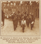 873216 Afbeelding van de leden van de straatvereniging Kindervreugd uit de Asterstraat te Utrecht, bij de rondgang door ...